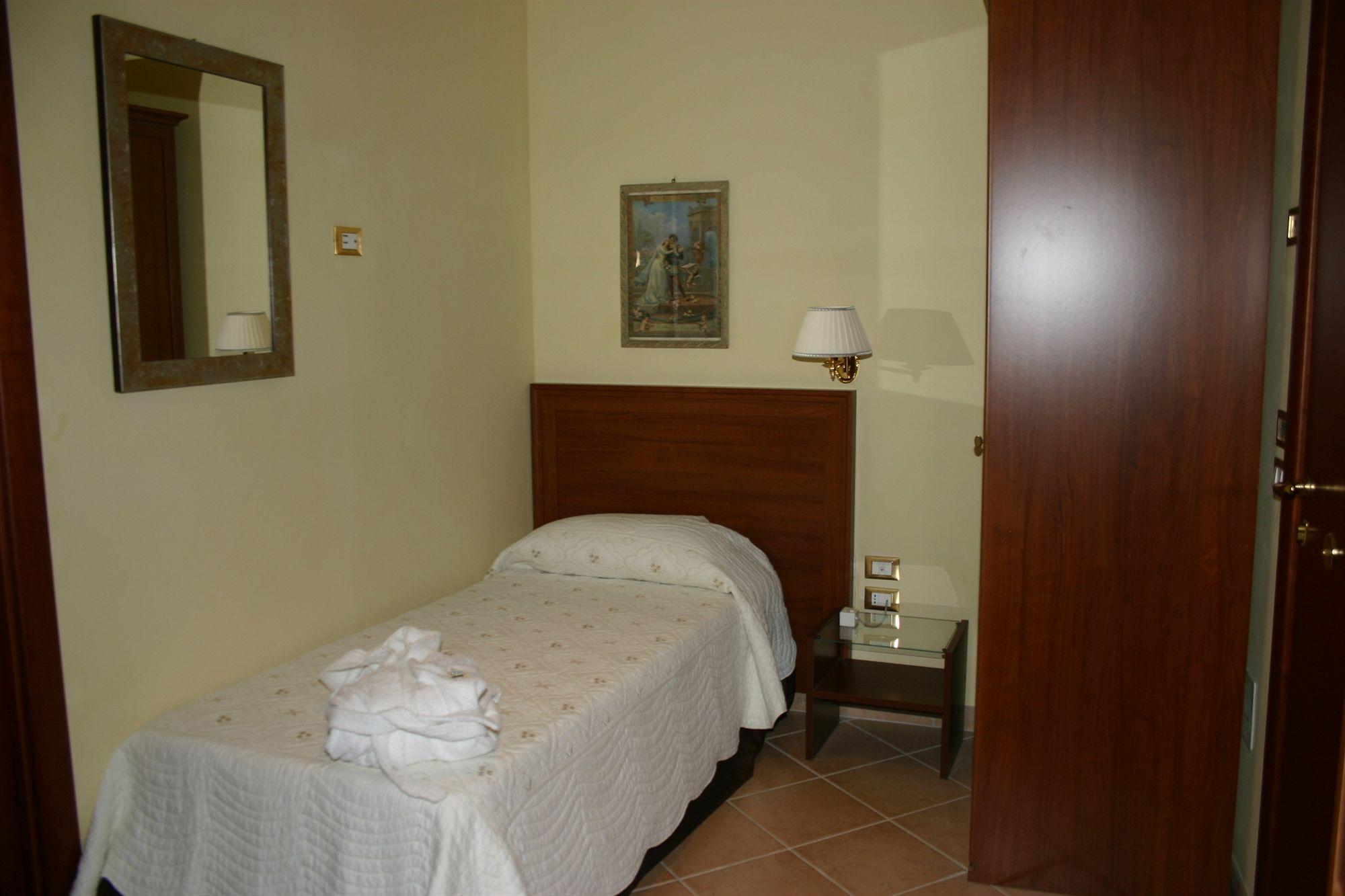 S.Andrea Degli Armeni Dimora Di Charme Bed & Breakfast Таранто Екстериор снимка