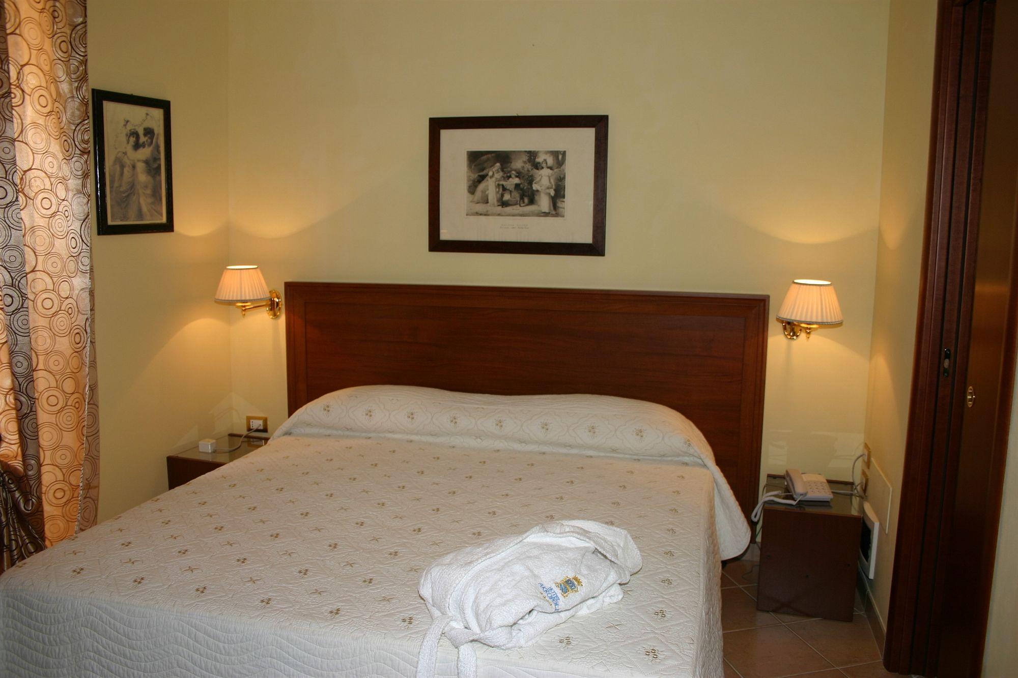 S.Andrea Degli Armeni Dimora Di Charme Bed & Breakfast Таранто Екстериор снимка